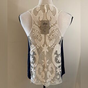 Pitaya cream lace & navy blue tank top SZ SM